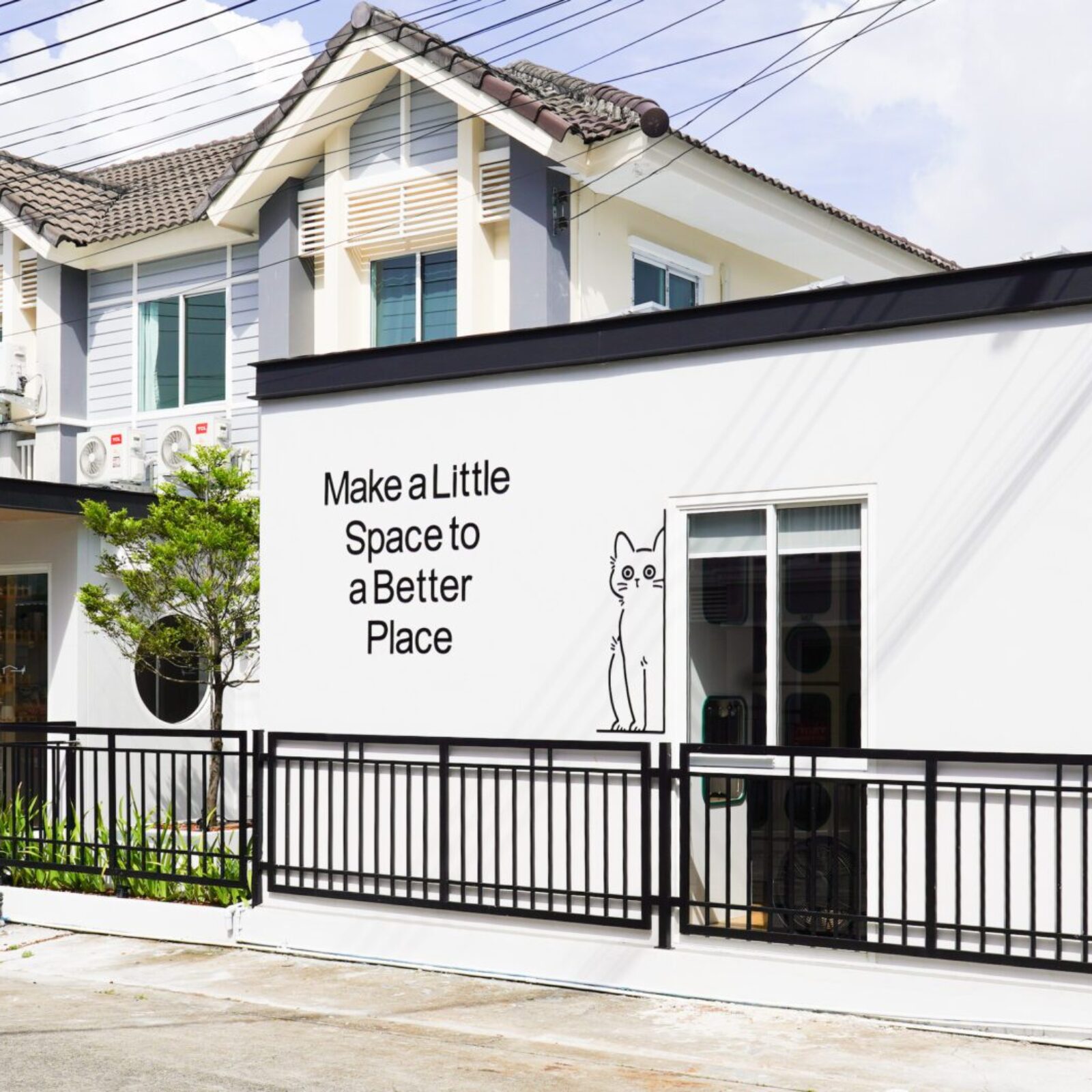 ภาพบริเวณด้านนอกโรงแรมแมว แคทคอร์เนอร์ ภูเก็ต
